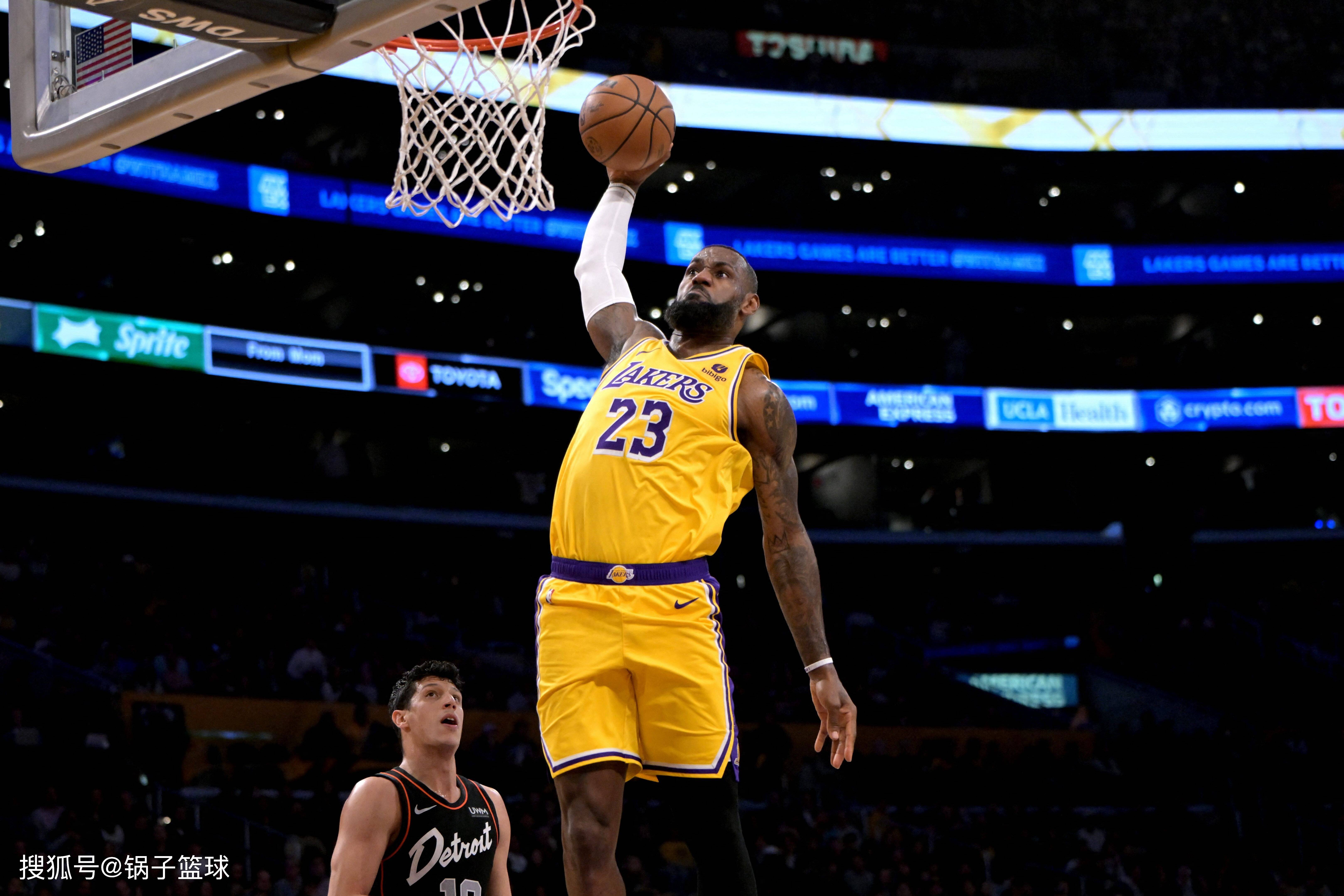美国NBA球员代表在赛场上耀眼