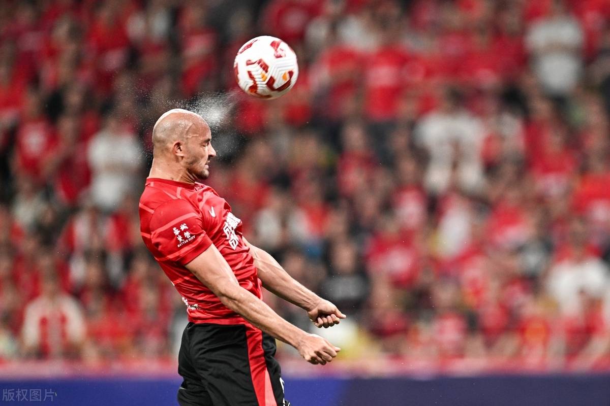 比赛悬念重重,克罗托内主场大胜 比赛悬念重重,克罗托内主场大胜