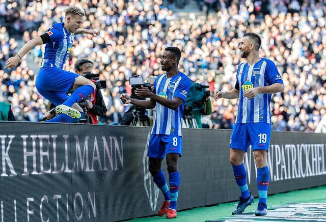 爱游戏-柏林赫塔客场全力争胜，积极备战