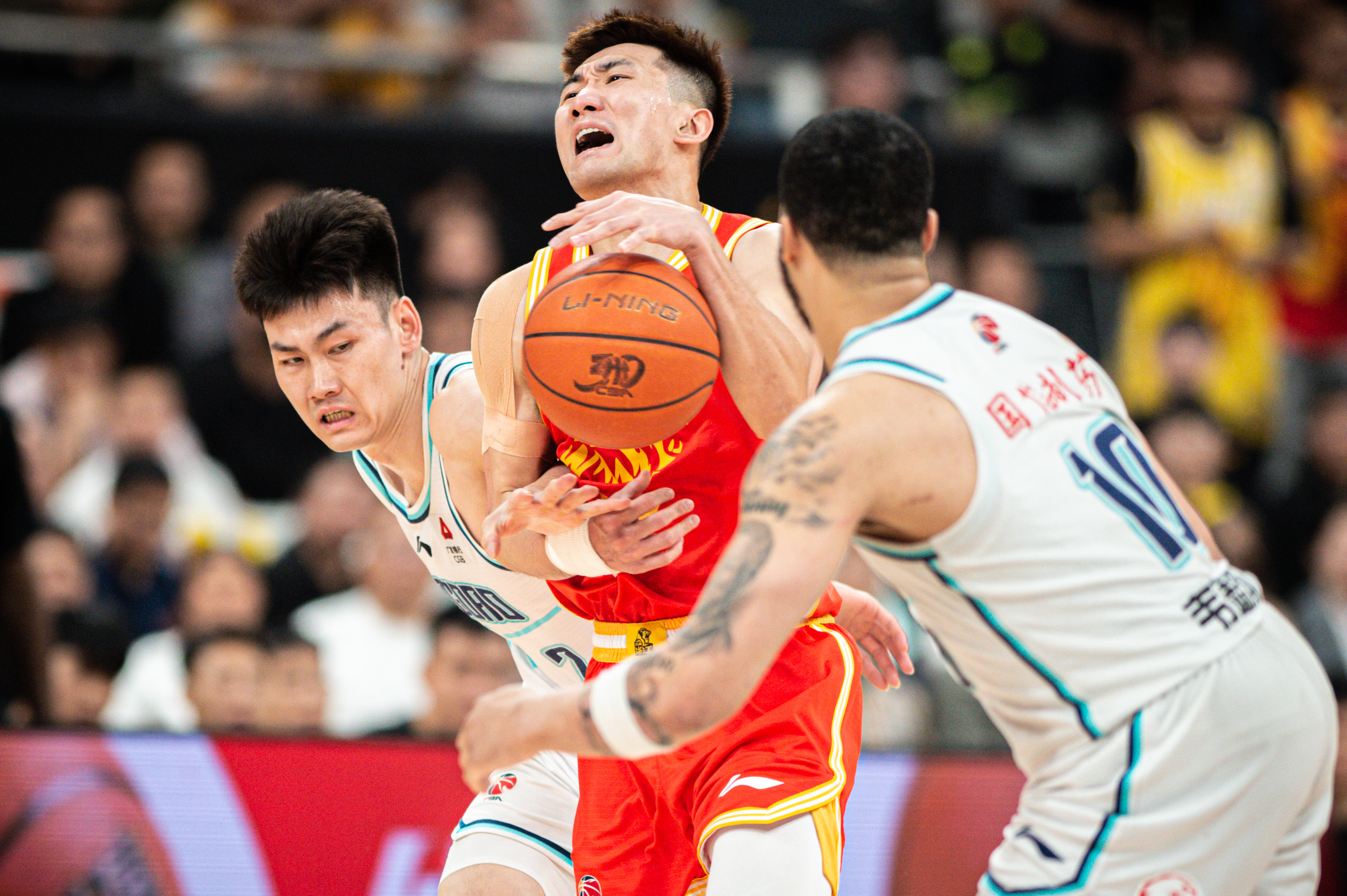 爱游戏娱乐-CBA球队取得关键胜利，晋级季后赛