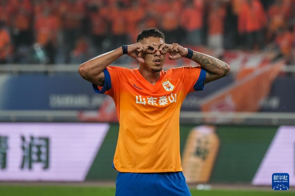 山东鲁能主场2比0告捷,实现三连胜 山东鲁能主场2比0告捷,实现三连胜