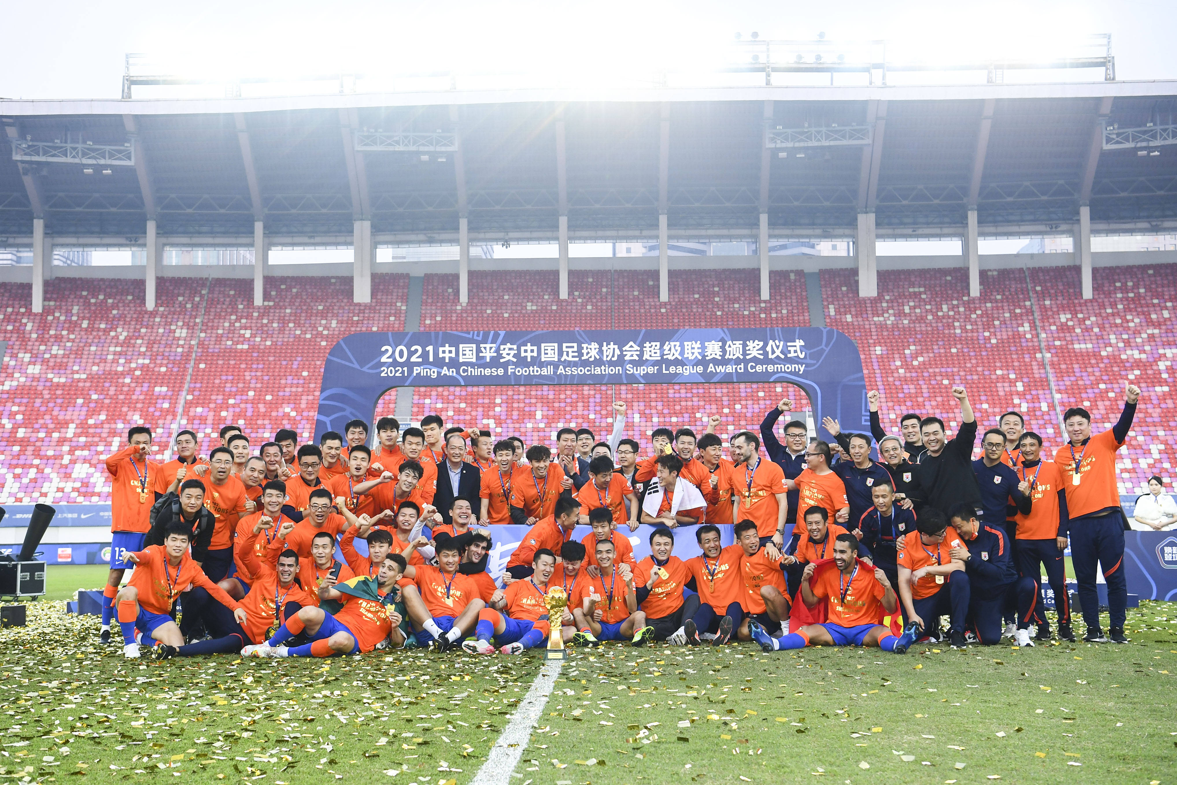 爱游戏APP-莱斯特城展现统治力量，球迷纷纷点赞