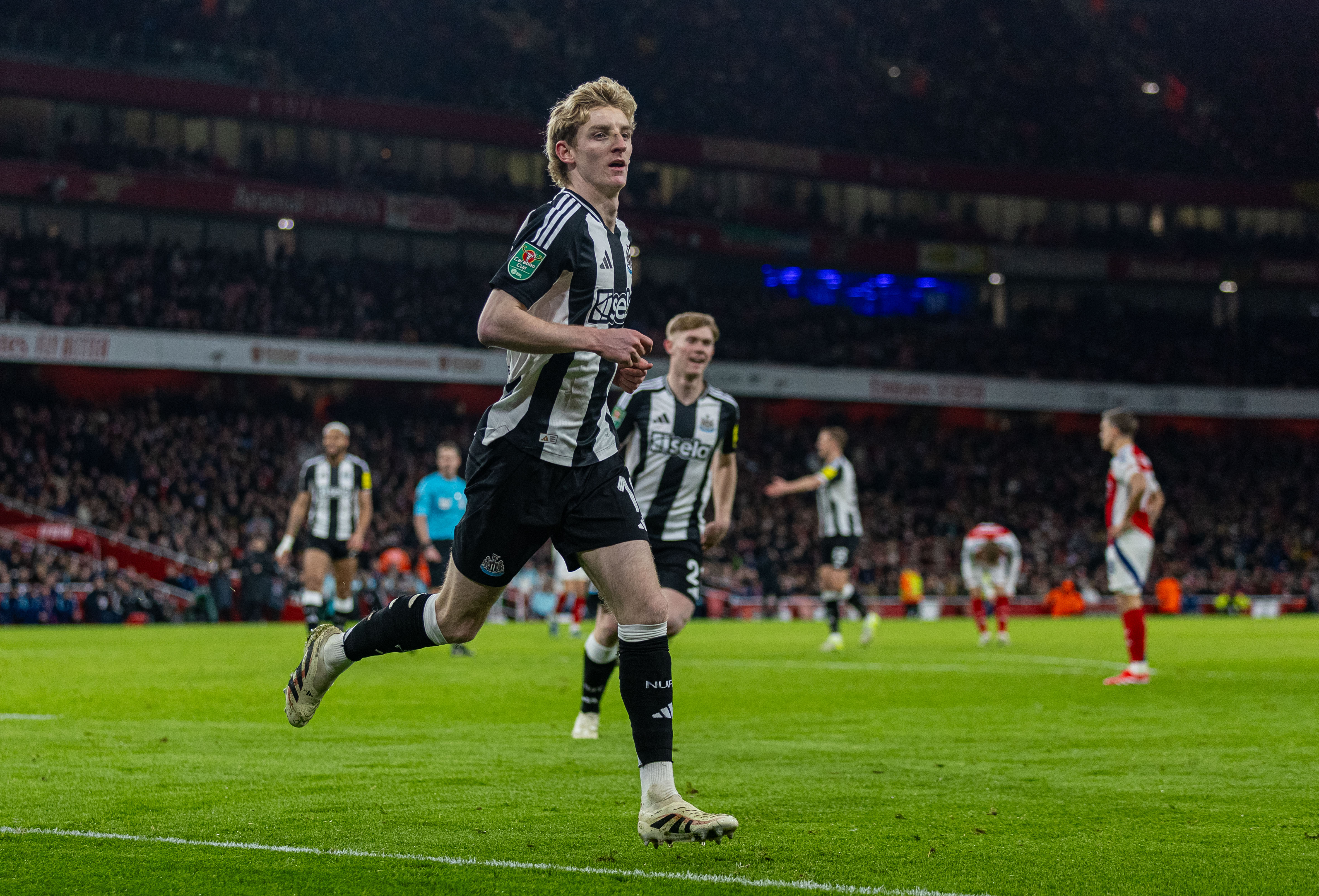 包含阿森纳青训苗子崭露头角,跻身主力阵容的词条 包含阿森纳青训苗子崭露头角,跻身主力阵容的词条