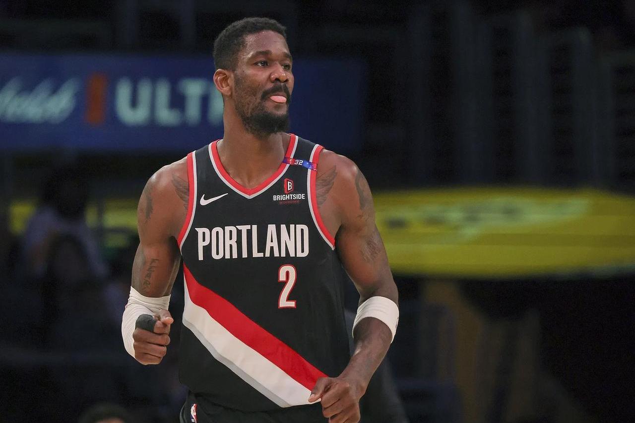 爱游戏在线-开拓者勇敢无畏成功逆袭战胜对手