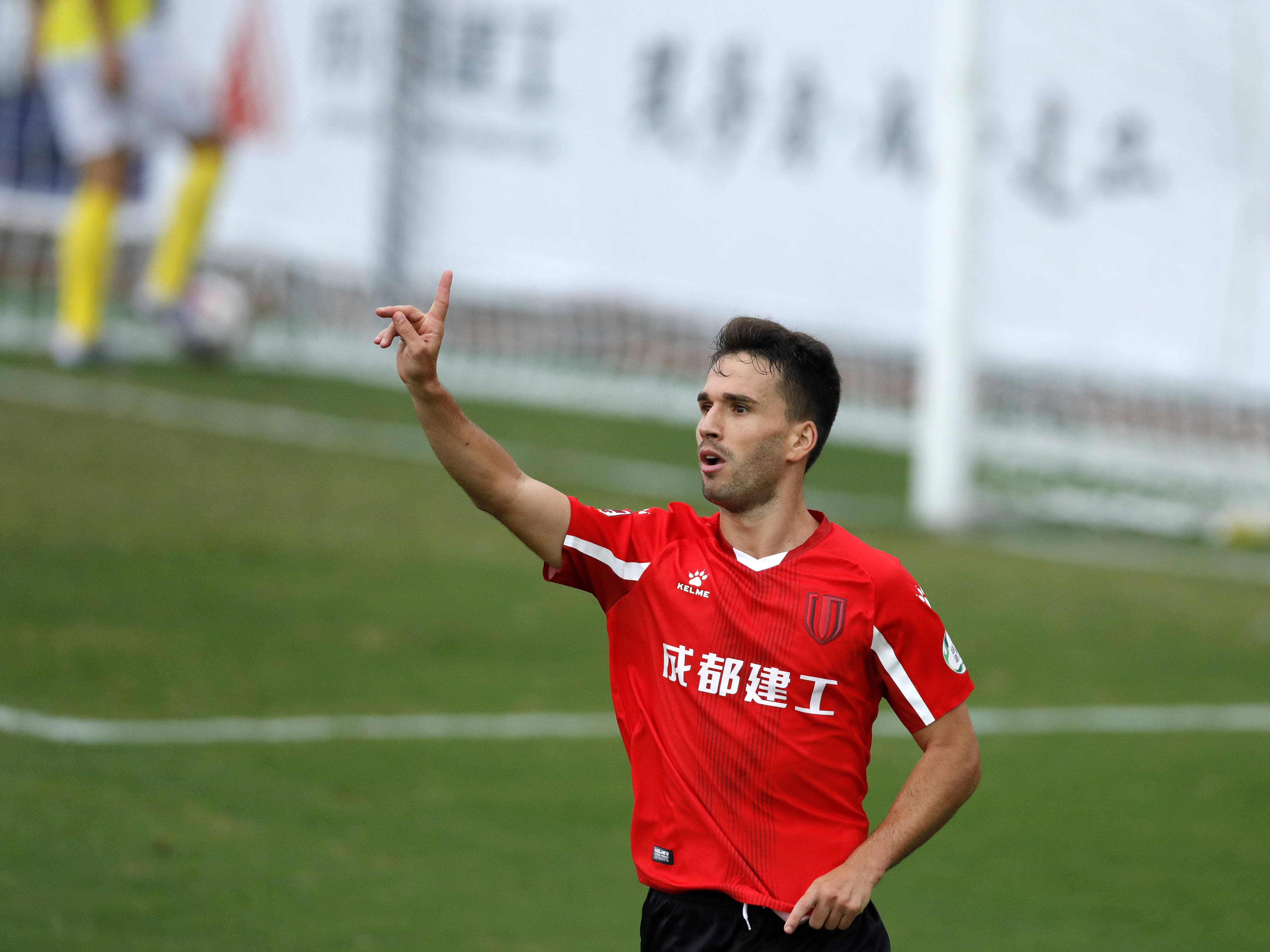 成都兴城客场逆转深圳佳兆业