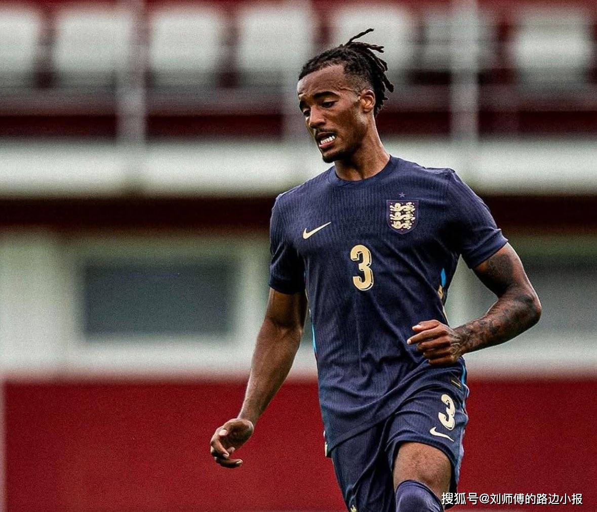 爱游戏在线-欧洲新星力压群雄，一战成名赢得掌声