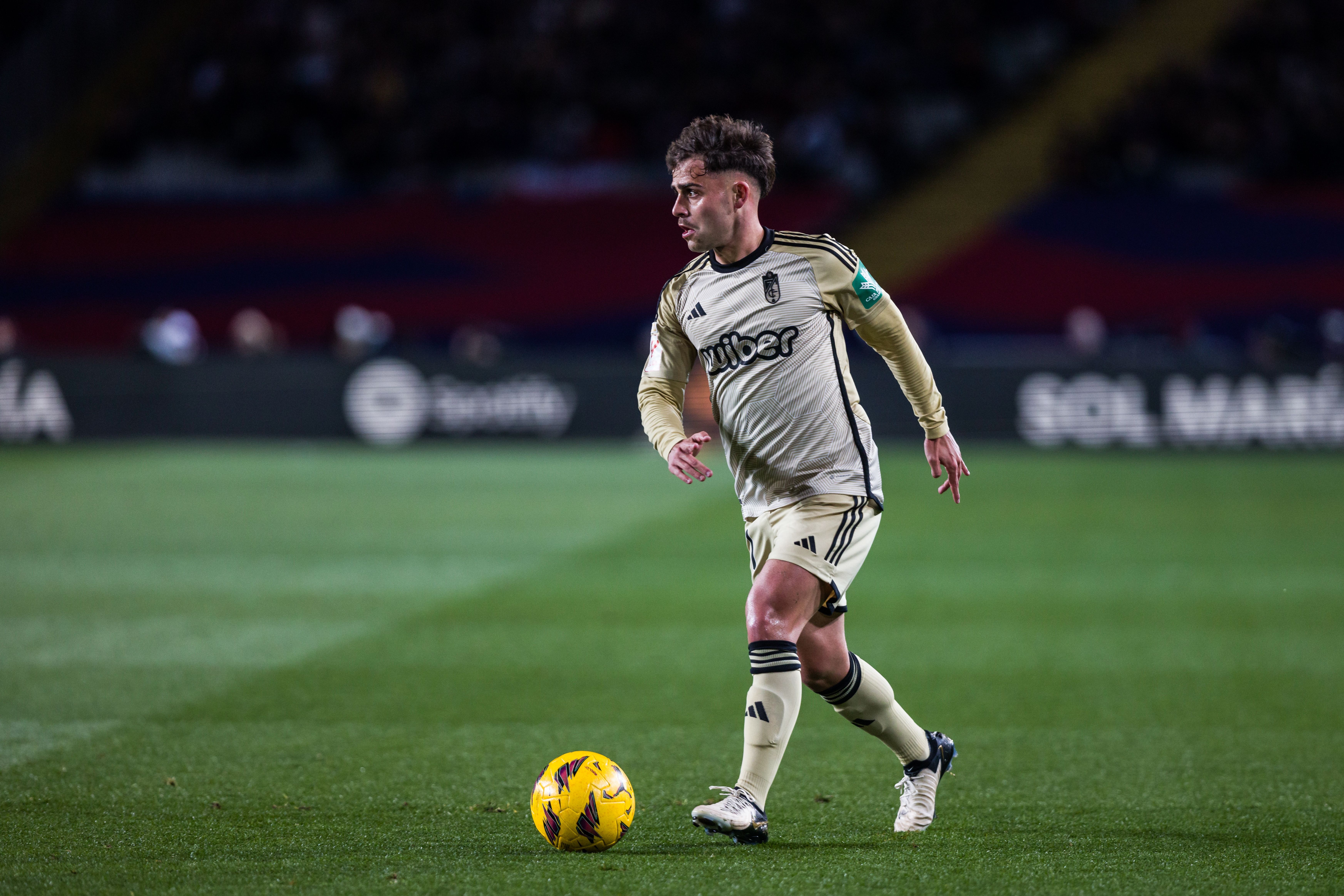 爱游戏在线-格拉纳达主场主动，战胜对手登上榜首的简单介绍