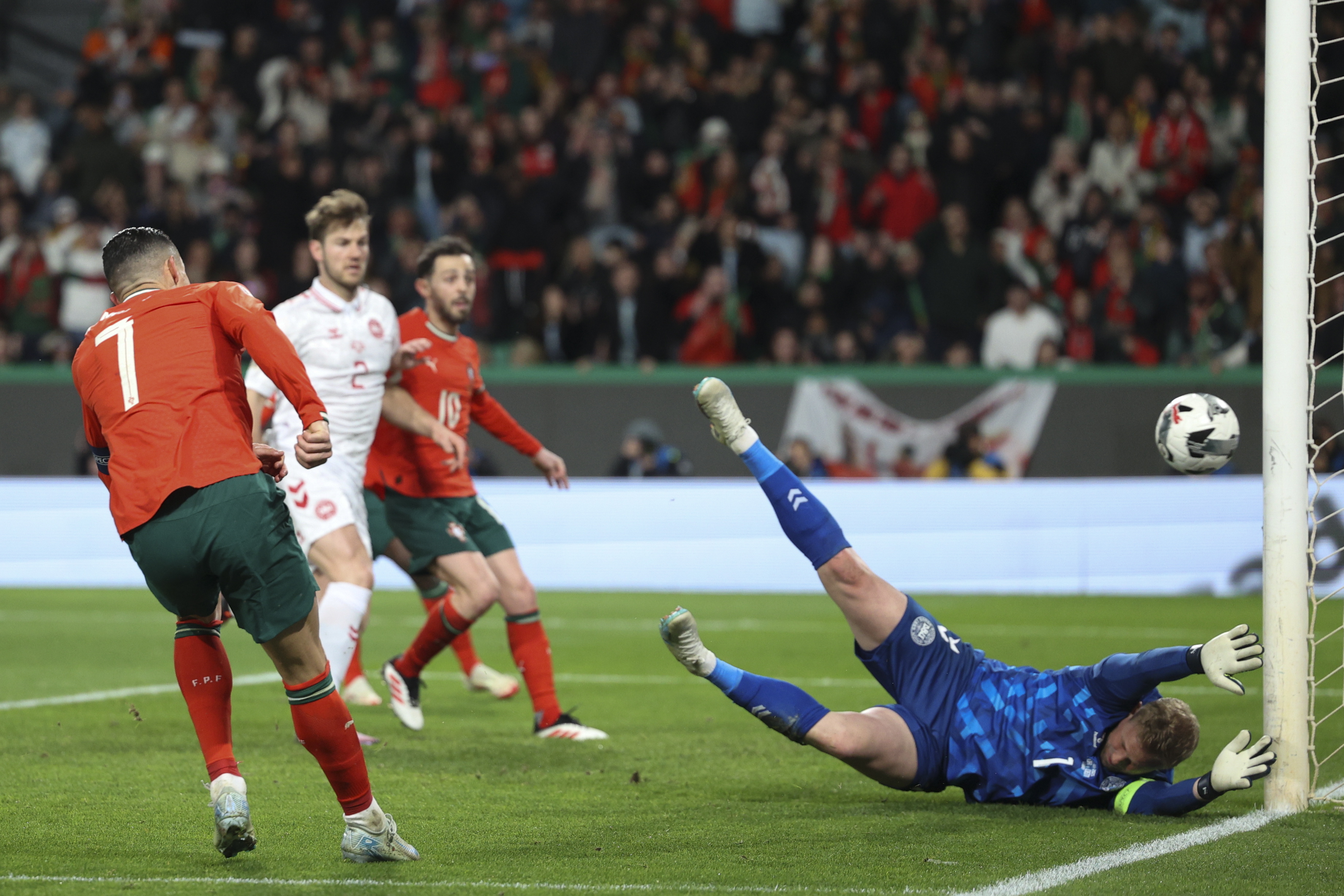 欧国联决赛激烈角逐,双方力争赢得胜利封后 欧国联决赛激烈角逐,双方力争赢得胜利封后