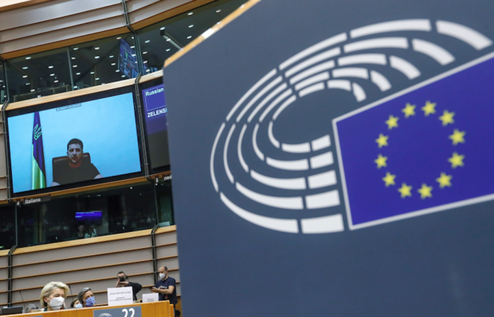 {随机}--荷兰逆转乌克兰，晋级悬念不断