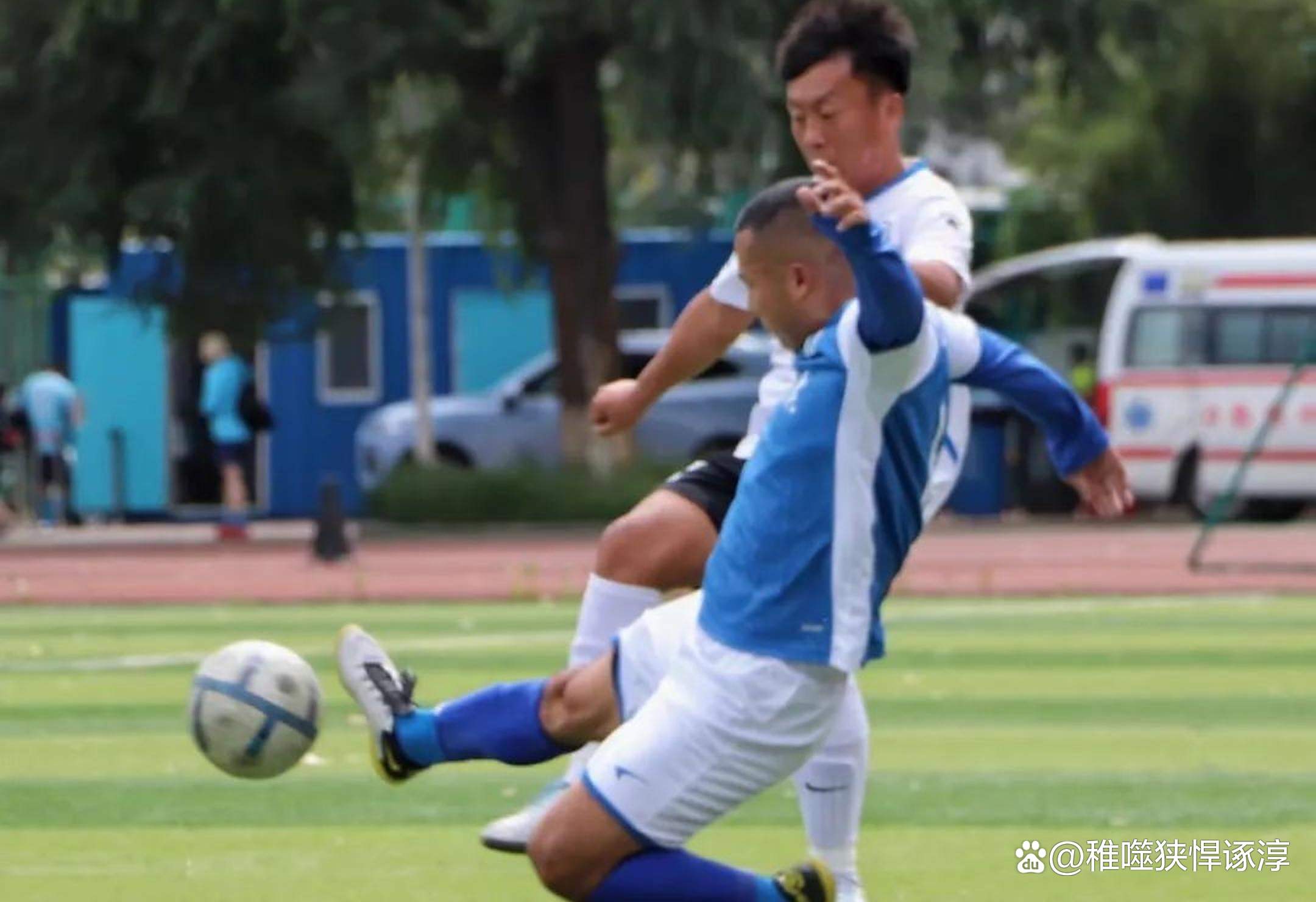 精彩比赛层出不穷,球迷热情高涨 精彩比赛层出不穷,球迷热情高涨