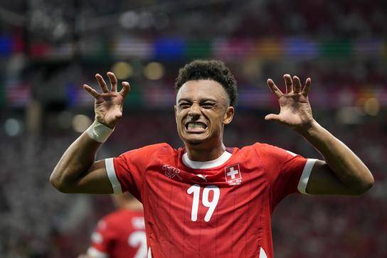 重要足球比赛中的惊心动魄瞬间