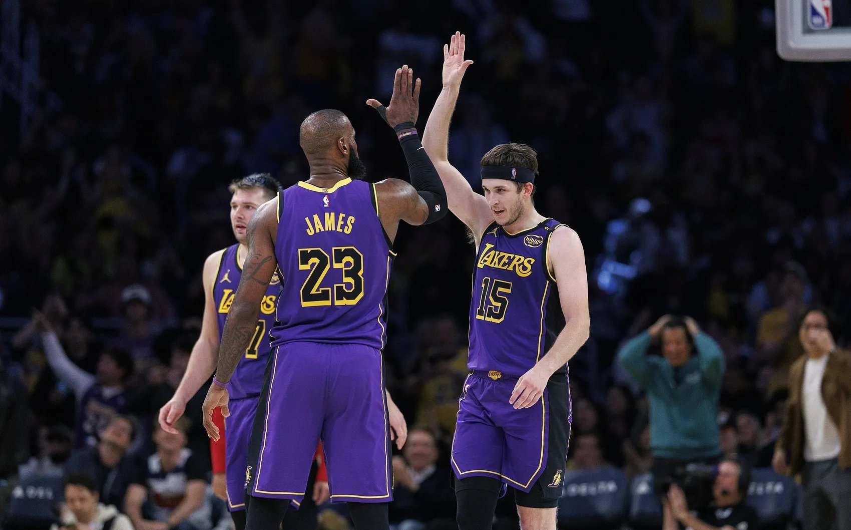 太阳队外援表现出色,带领球队实现里程碑胜利 太阳队外援表现出色,带领球队实现里程碑胜利