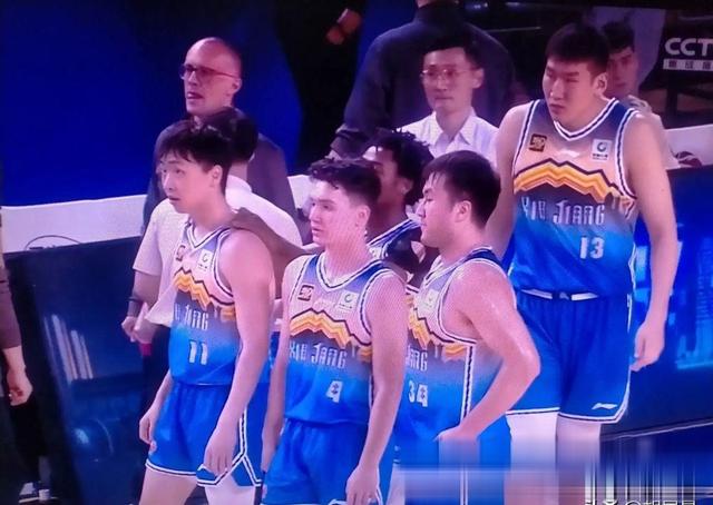 强队对决两支劲旅交锋擦出火花 强队对决两支劲旅交锋擦出火花