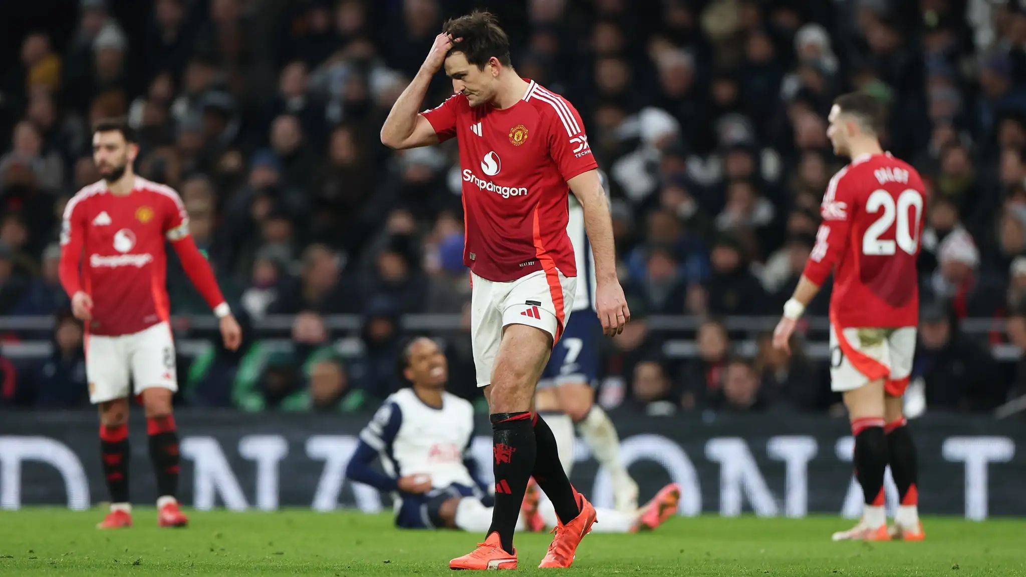 包含争议判罚惹怒球迷,曼联输球遭淘汰备受争议的词条 包含争议判罚惹怒球迷,曼联输球遭淘汰备受争议的词条