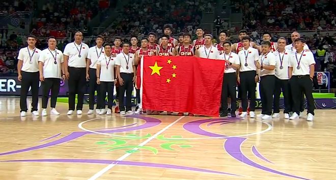 湖北男篮队员积极备战,努力拼搏 湖北男篮队员积极备战,努力拼搏