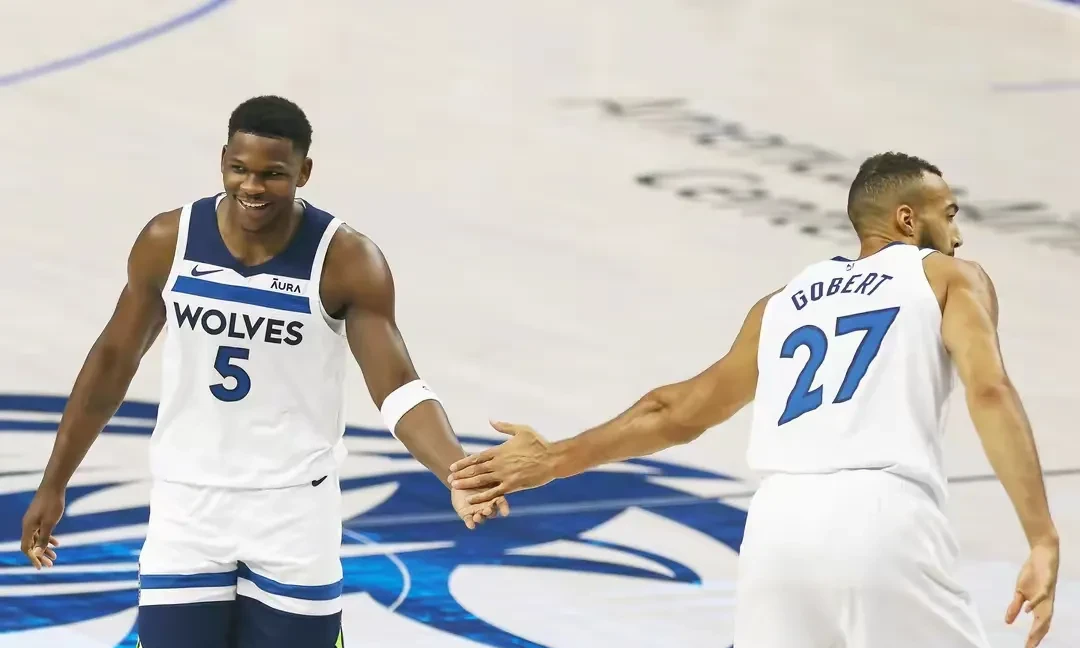 爱游戏官网-爵士主场告捷，戈贝尔内线防守稳健的简单介绍