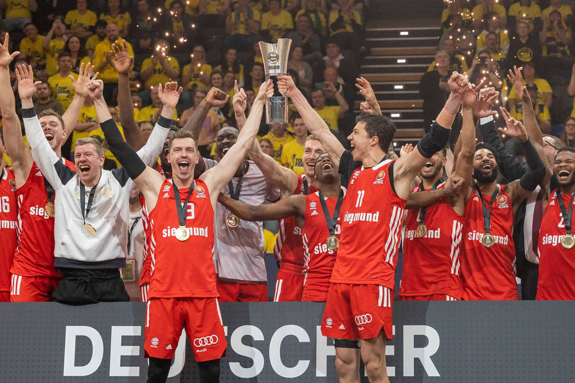 爱游戏APP-斯图加特主帅谈未来，强调球队保级信心的简单介绍