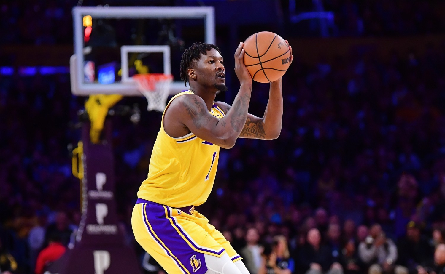 爱游戏APP-火箭阻止湖人连胜，取得一场胜利