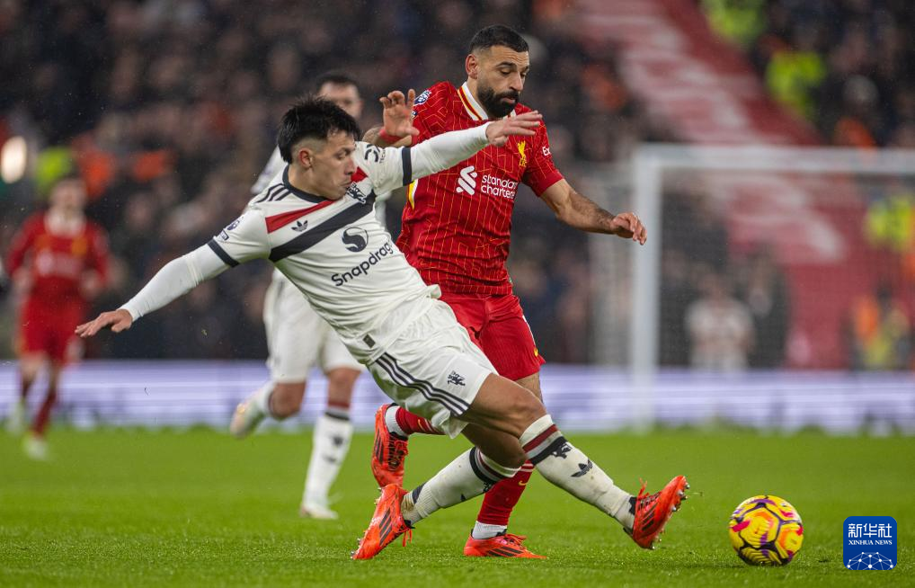 爱游戏官网-曼联逼平利物浦，英超一分之差领跑榜单