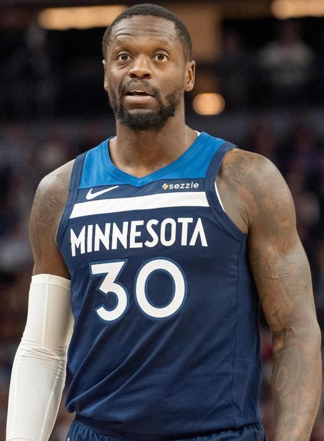 太阳击败活塞，夺取关键胜利