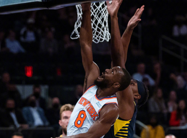 雄鹿主场大胜尼克破连败