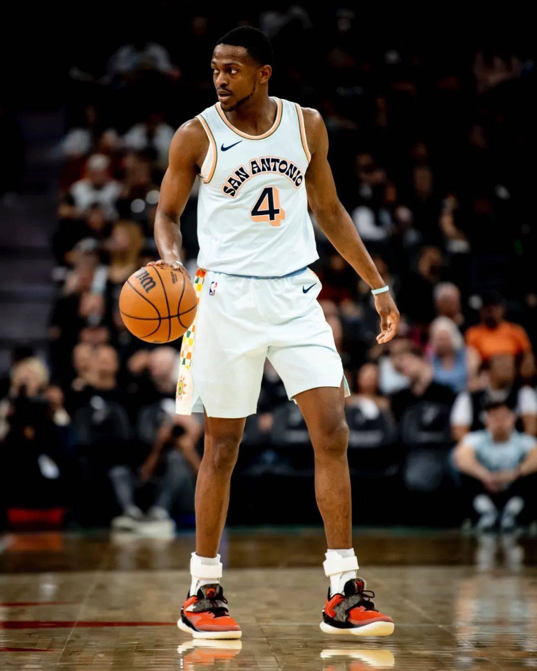 鹈鹕不敌马刺，遭遇连败