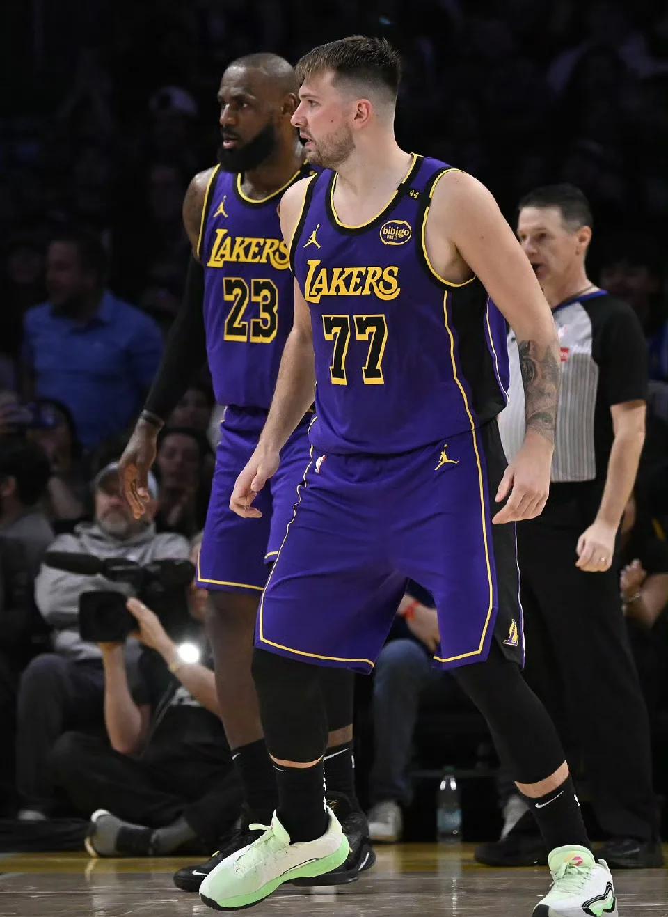 凯尔特人遭湖人逆转，霍华德关键时刻爆发逆转比赛