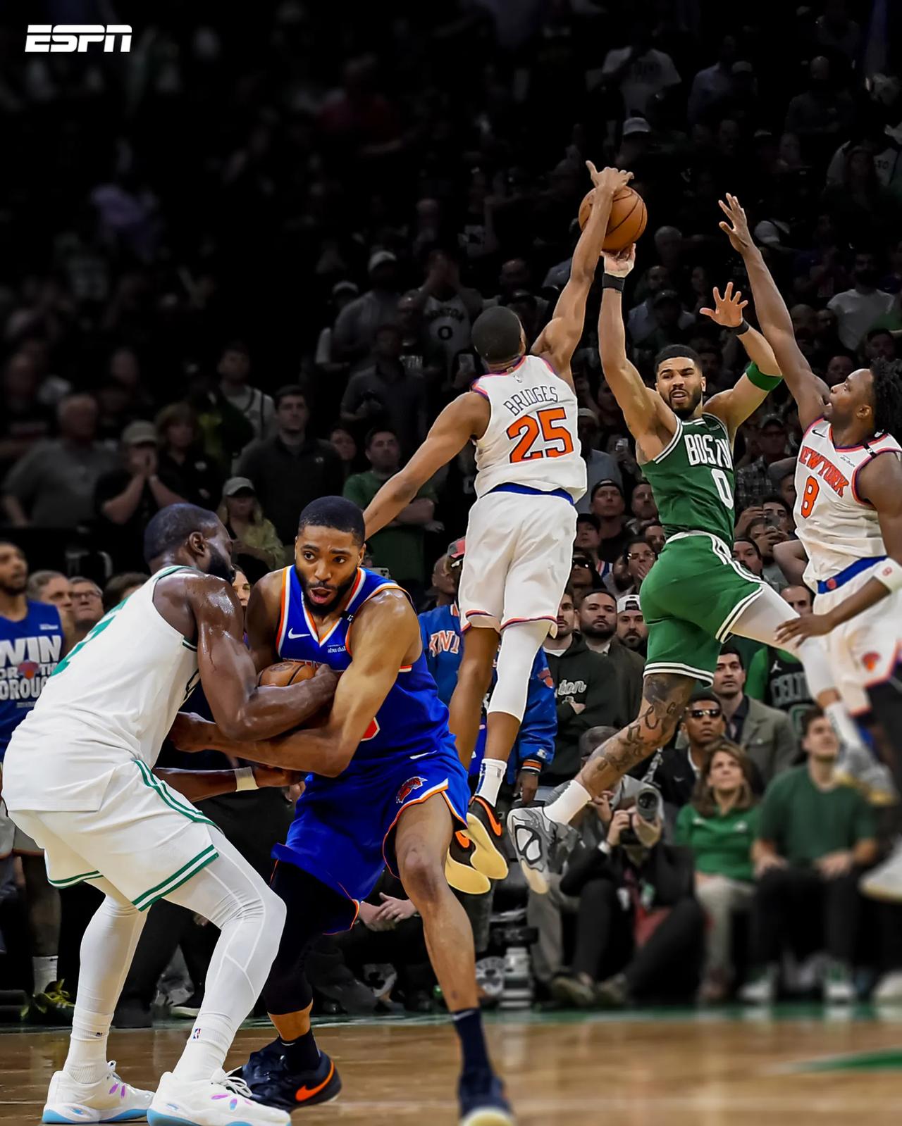 公牛主场战胜雄鹿，唐斯全面发挥帮助球队全面胜利