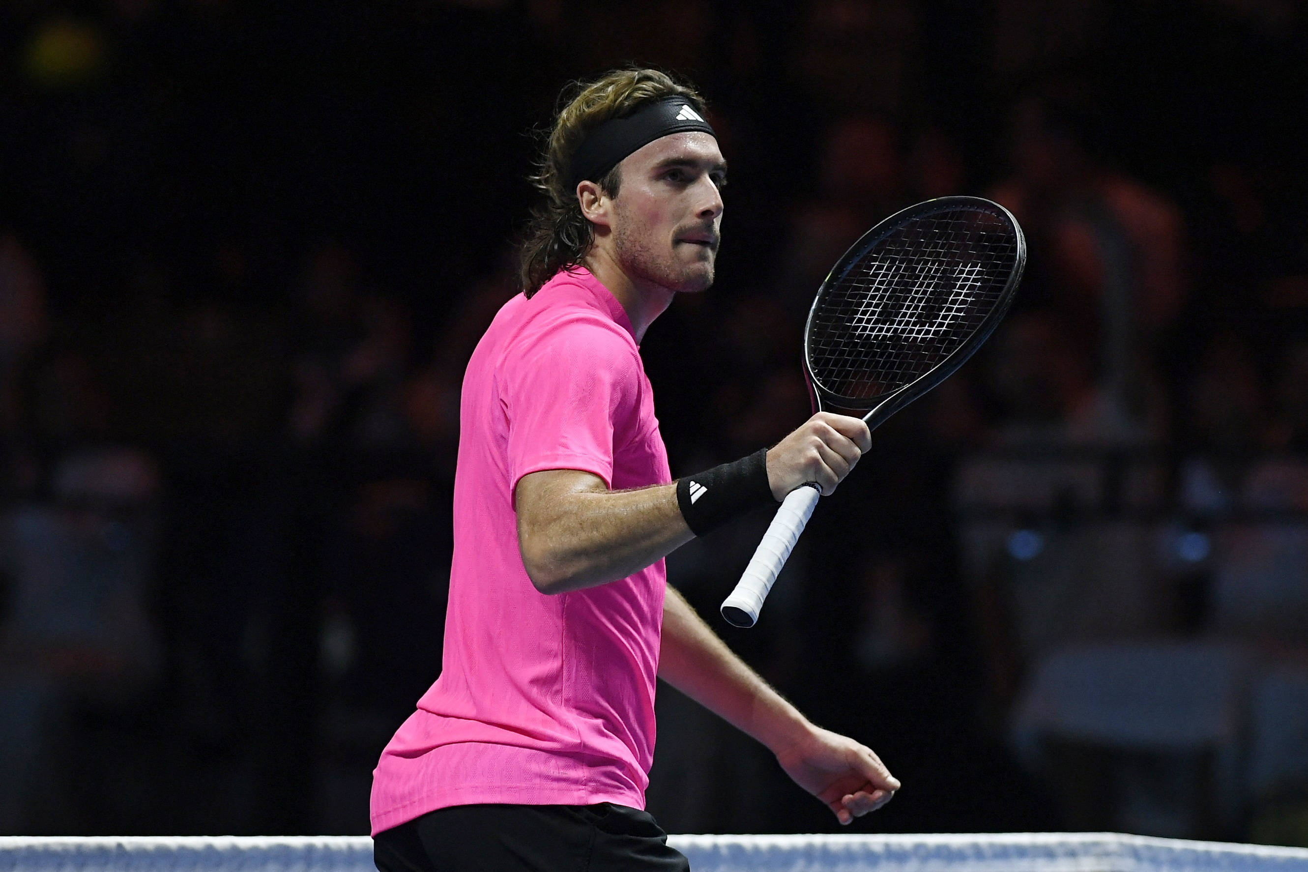 {随机}--包含日本网球队险胜澳大利亚网球队，西西帕斯统治全场的词条