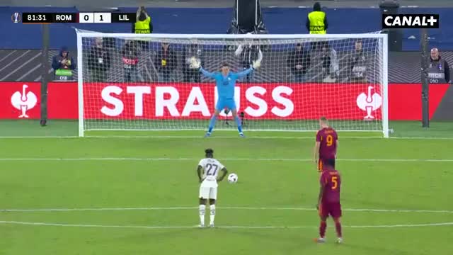 爱游戏娱乐-门将成功扑出点球，队伍胜出