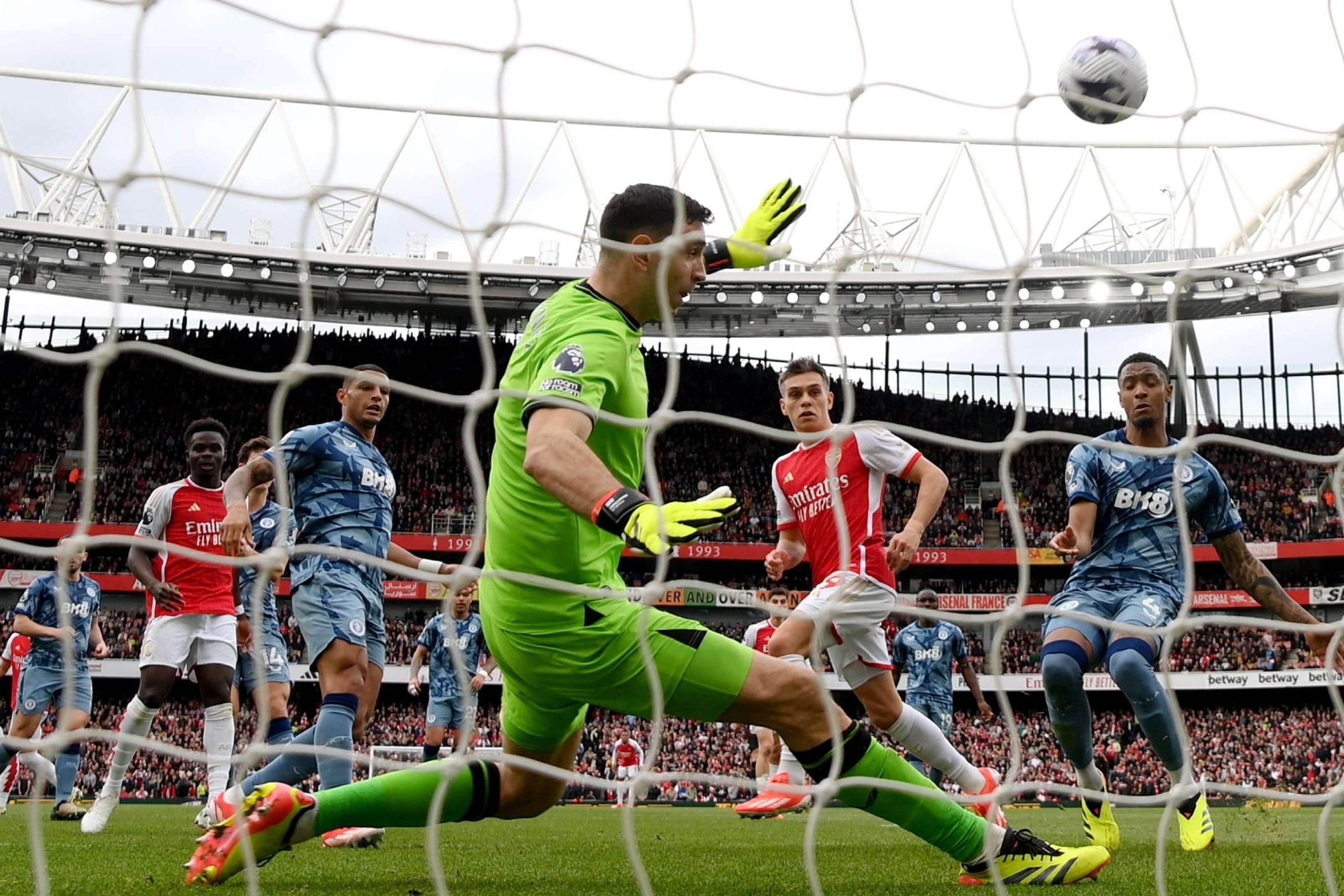 门将成功扑出点球，队伍胜出