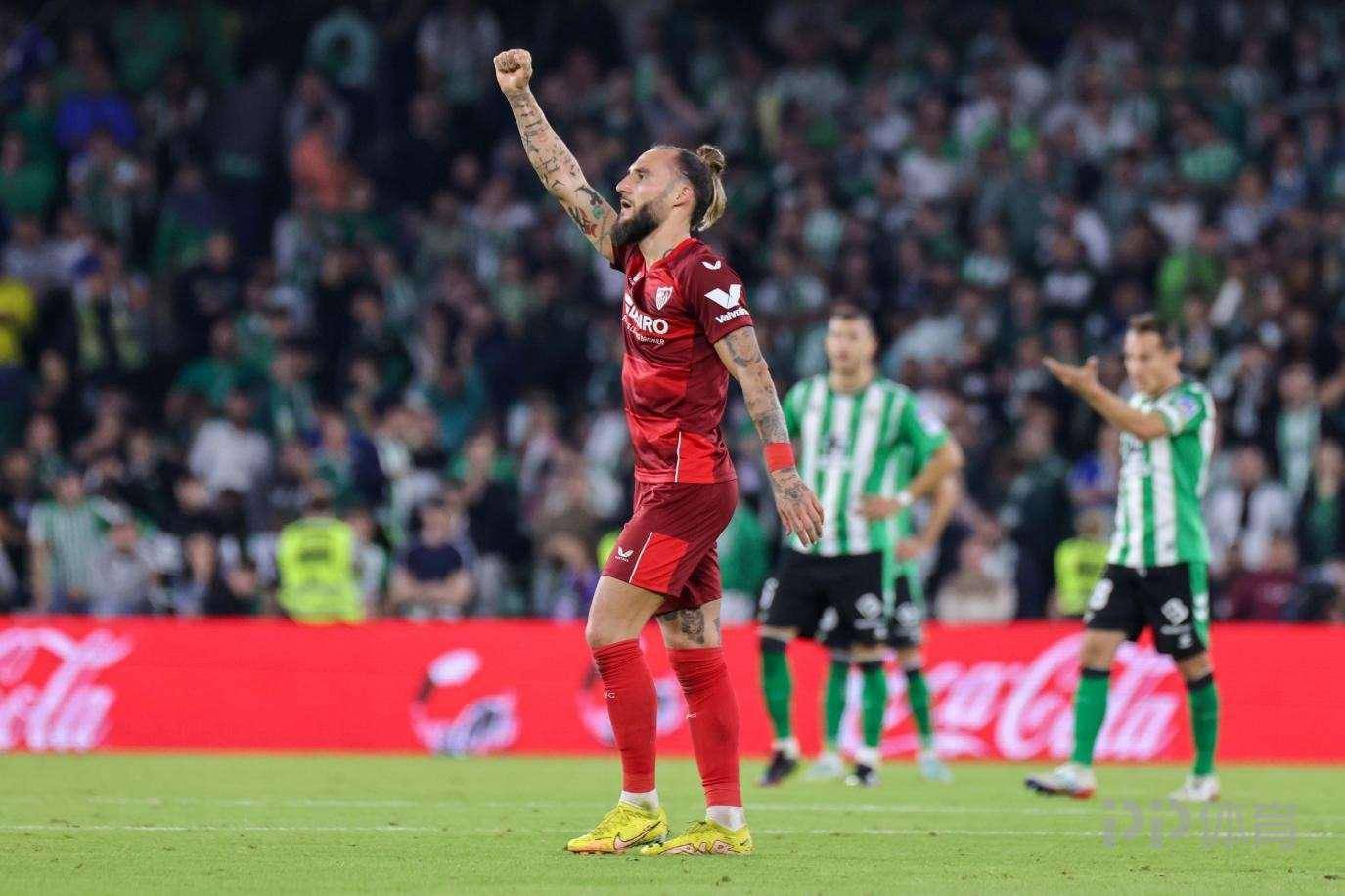 西班牙险胜乌拉圭，皮克点燃赛场