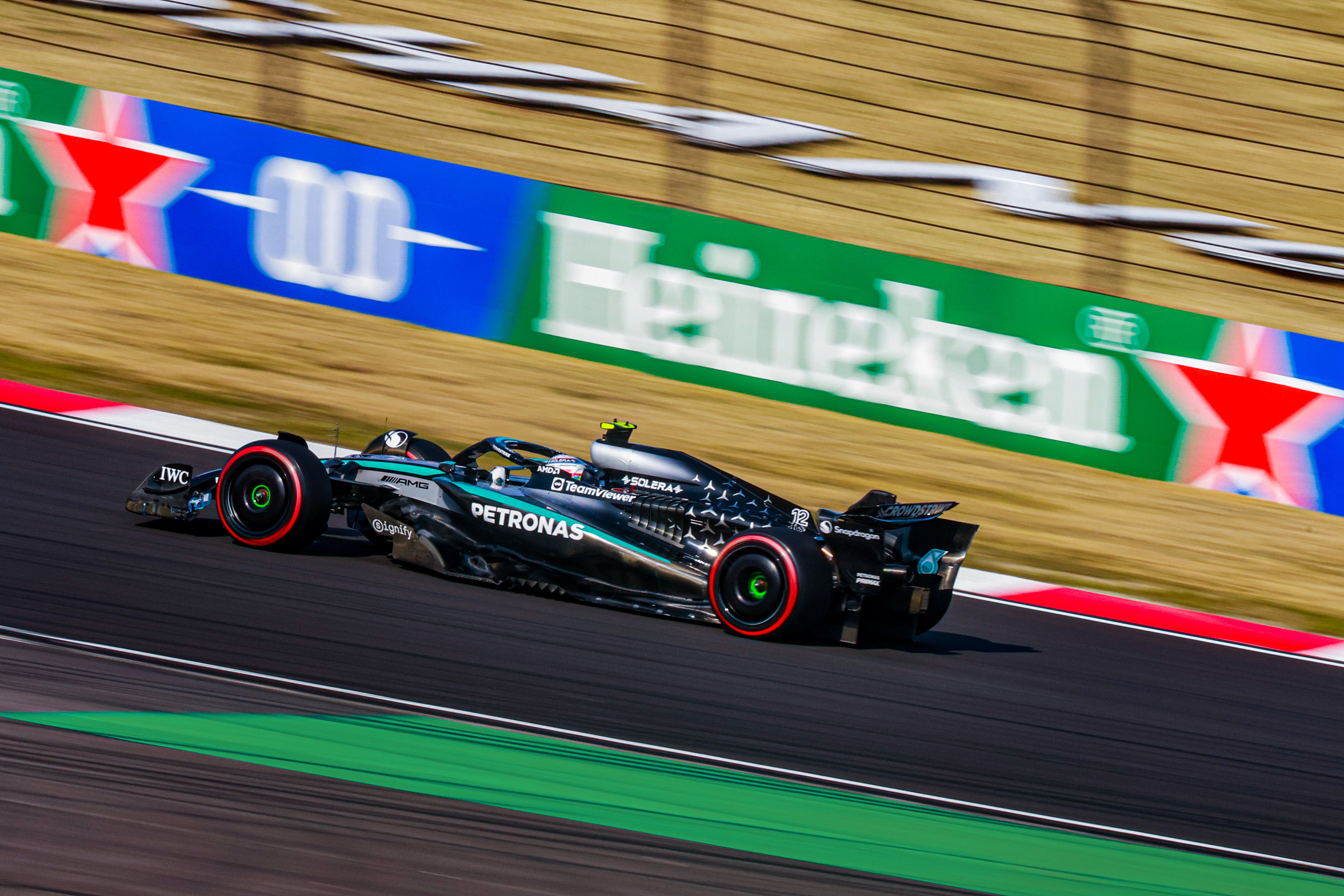 爱游戏官方入口-索伯车队翻盘梅赛德斯，拉塞尔点燃赛场的简单介绍