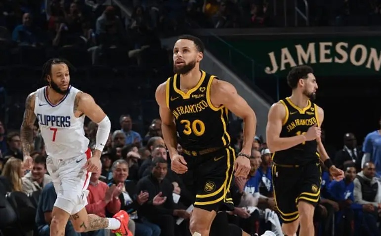 福建队逆转快船，克莱扛起全队